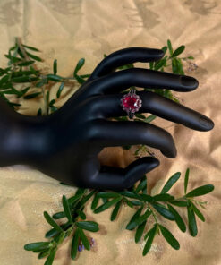 Tâm Ngọc Tự Tại – Đỏ Quyền Lực, Sáng Trí Tâm